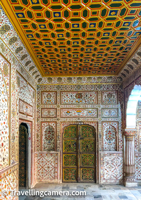 Badal Mahal is an extension of Anup Mahal and uses bright tiles in blue and white color, creating a pleasant ambience. Maharaja Dungar Singh, who ruled Bikaner from 1872 to 1887 built this palace. The idea behind the theme of this palace was to induce rains and pleasant weather in Bikaner.