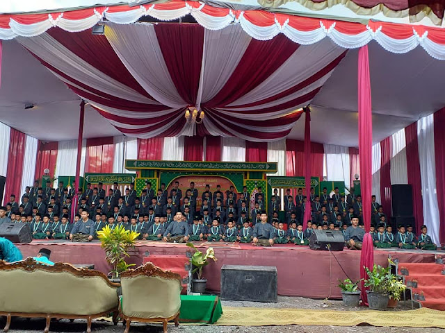 Contoh Panggung Besar Acara Wisuda Santri / Pengajian / Sholawatan di Pondok Pesantren dan Madrasah