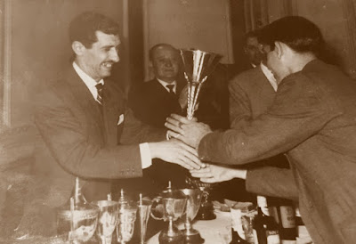 Eduardo Pérez, recogiendo el trofeo Lostal