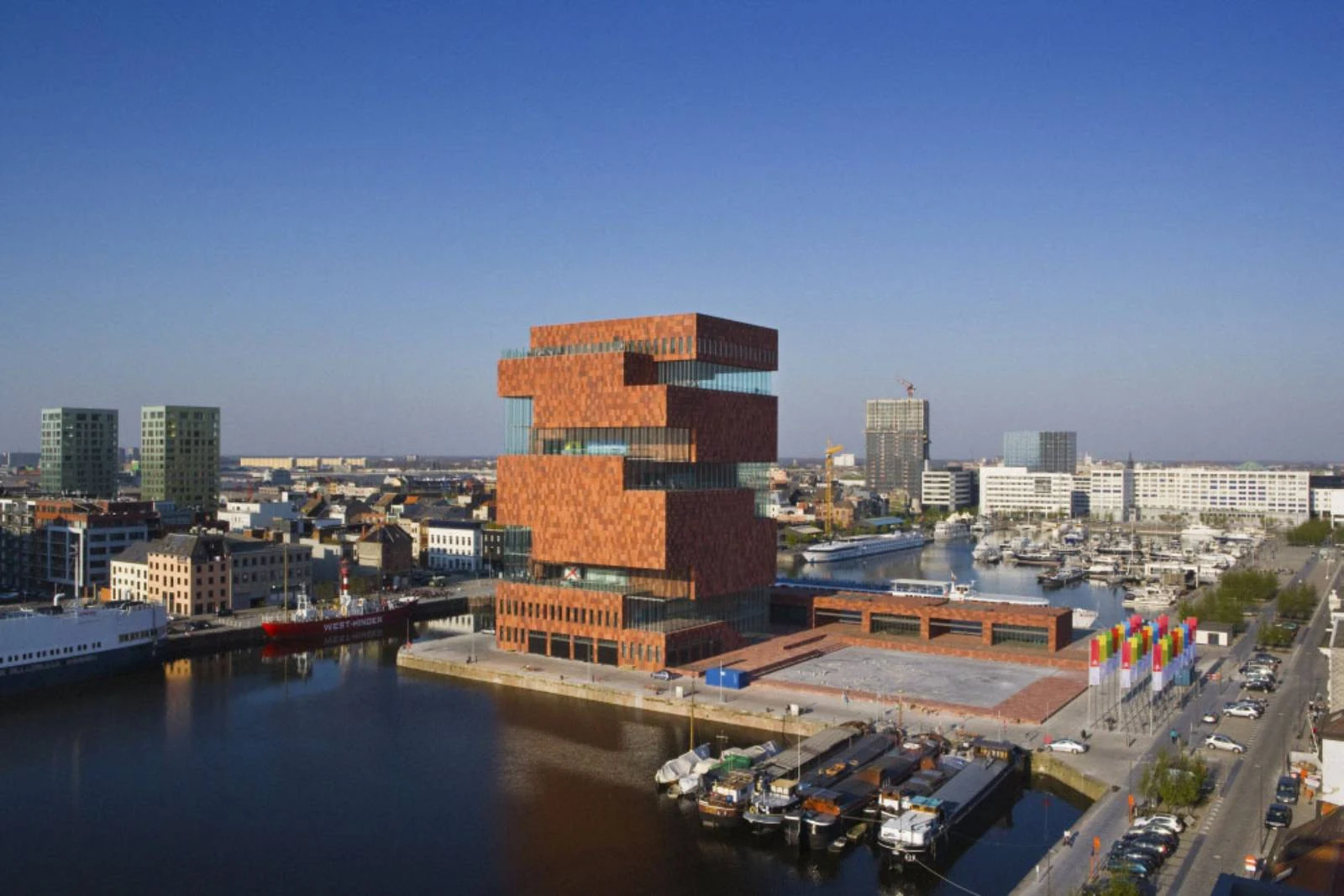 Museum aan de Stroom by Neutelings Riedijk Architects