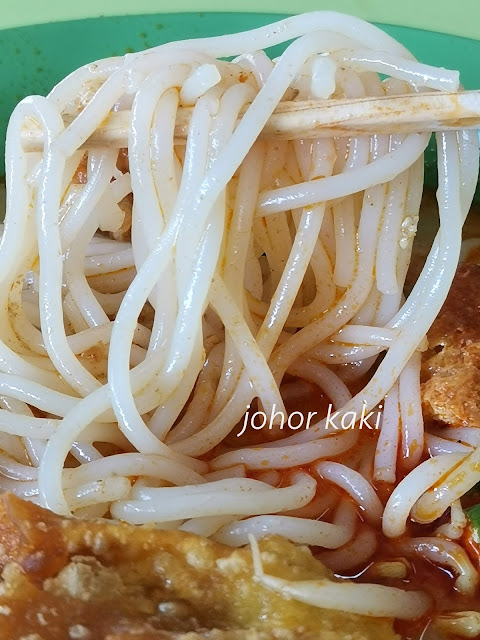 Singapore Laksa @ Woo Ji Cooked Food in Chinatown Complex Food Centre