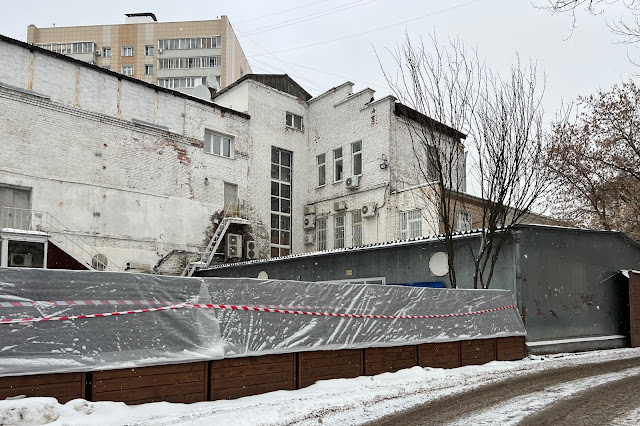Мурманский проезд, улица Годовикова, дворы, бывший Дом культуры завода «Калибр» (построен в 1932 году) Мурманский проезд, улица Годовикова, дворы, бывший Дом культуры завода «Калибр» (построен в 1932 году)