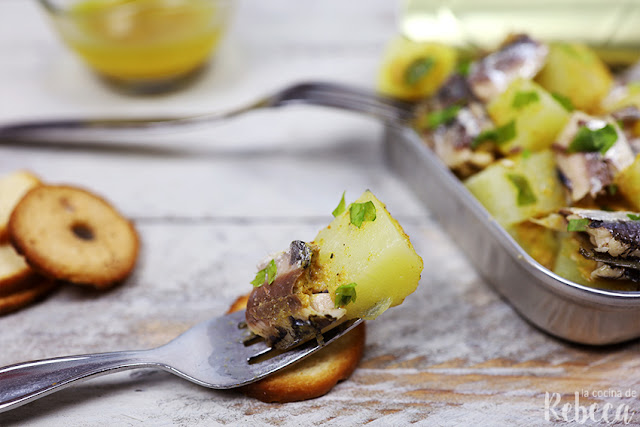 Ensalada de patata y sardinillas