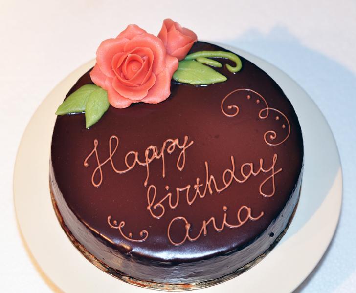 Chocolate cakes for Birthday celebration. Here are some pictures of ...