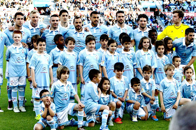 REAL CLUB CELTA DE VIGO. Temporada 2015-16. Fabián Orellana (cortado en la foto), Hugo Mallo, Guidetti, Iago Aspas, Pablo Hernández, Marcelo Díaz, Cabral, Sergi Gómez, Planas y Rubén Blanco; Nolito. REAL CLUB CELTA DE VIGO 2 GRANADA C. F. 1. 25/04/2016. Campeonato de Liga de 1ª División, jornada 35. Vigo, Pontevedra, estadio de Balaídos. GOLES: 1-0: 16’, Iago Aspas, de penalti. 1-1: 70’, El-Arabi. 2-1: 76’, Iago Aspas.