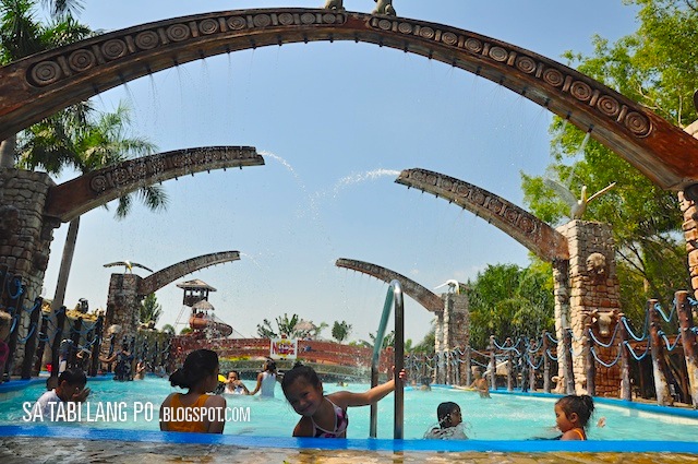 8 waves waterpark summer philippines