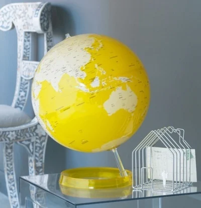 atau warnai globe dengan warna yang lebih menarik dan sesuai selera.  Seperti warna kuning untuk yang ceria,