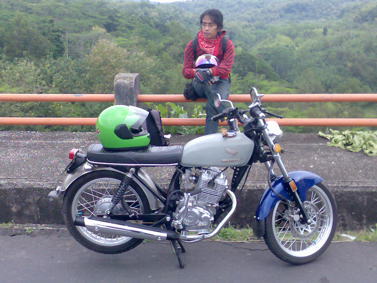 AWA MOTORCYCLES HONDA  CB 100 IN INDONESIA 