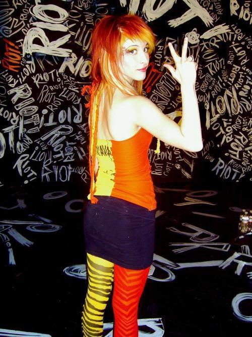 HAYLEY WILLIAMS IN A DARN BODY CON SKIRT what have you done bobby ray