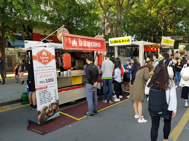 Food Truck at Bamdokkaebi Night Market @ Cheonggyecheon Stream