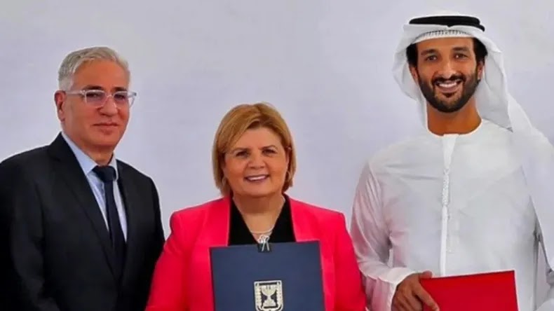 Embaixador de Israel nos Emirados Árabes Unidos, Amir Hayek (L) | Anuj Taylor/GPO/AFP