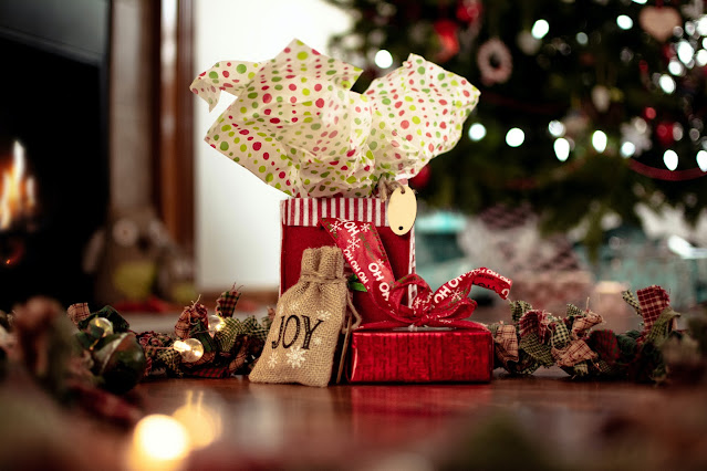 The Art of Giving: How to Be the Best Gift Giver This Holiday Season