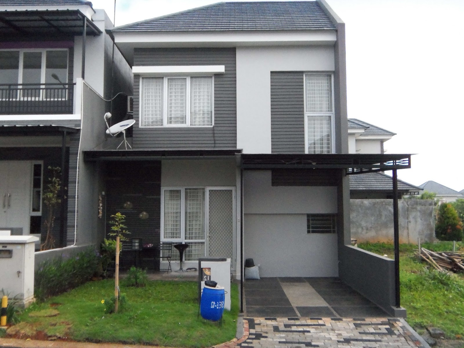 rumah tampak depan 2 lantai<br />