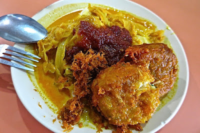 Nusa & Tara, lontong