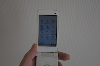 A Japanese featurephone, or garakei.