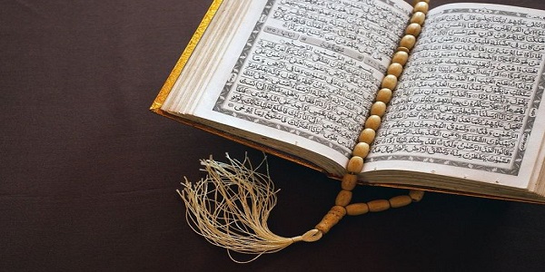 Surat Al Mulk Latin dan Manfaatnya