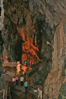 "Temple Cave." Batu Caves. Malaysia. Kuala Lumpur.  "Храмовая пещера". Пещеры Бату. Малайзия. Куала-Лумпур.