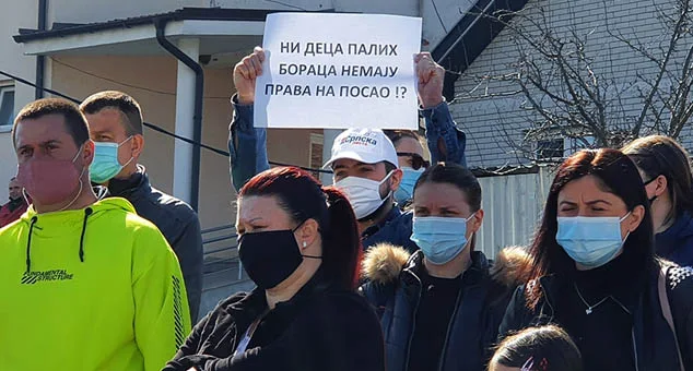 Prvi protesti Srba na Кosovu i Metohiji o dolaska Aleksandra Vučića na vlast i osnivanja "Srpske liste", obradovali su mnoge na Кosovu i Metohiji koji su u njima videli tračak nade, svetlost slobode i otproa. Ali ne zadugo.  #Protest #Posao #Pasjane #Косово #Метохија #КМновине #Вести #Kosovo #Metohija #KMnovine #vesti #RTS #Kosovoonline #TANJUG #TVMost #RTVKIM #KancelarijazaKiM #Kossev