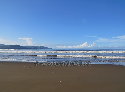 Playa Azul en Garabito, Puntarenas, Costa Rica