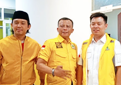 H Tenggono bersama Ketua DPD Golkar Kuningan dan kader muda