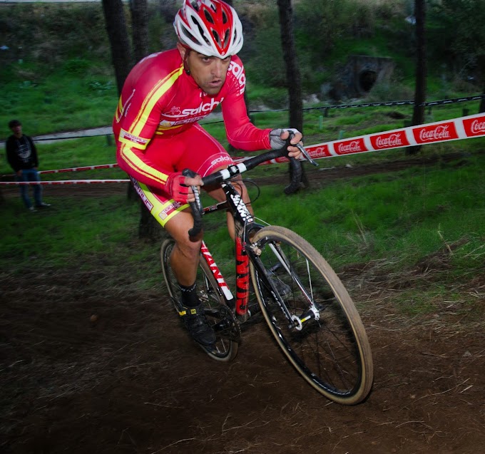 PRESENTACIÓN DEL EQUIPO BICICLETAS SALCHI-BOBRUC OIL PARA LA TEMPORADA 2014-15 DE CICLOCROSS