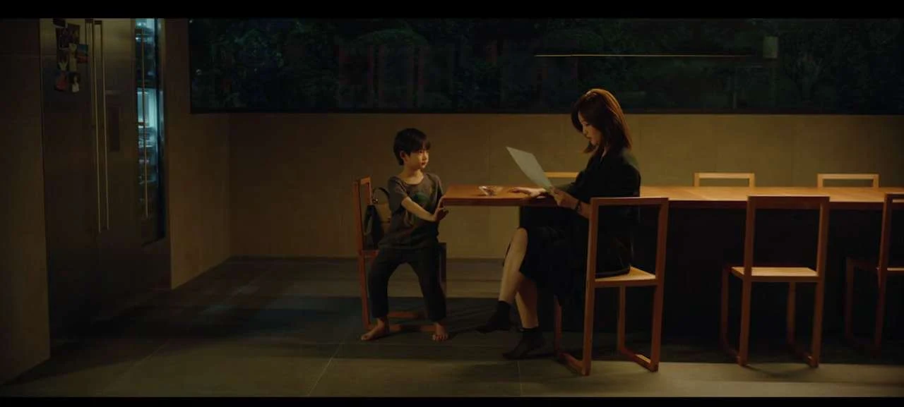 parasite-da-sang-park-study-with-ki-jong-scene