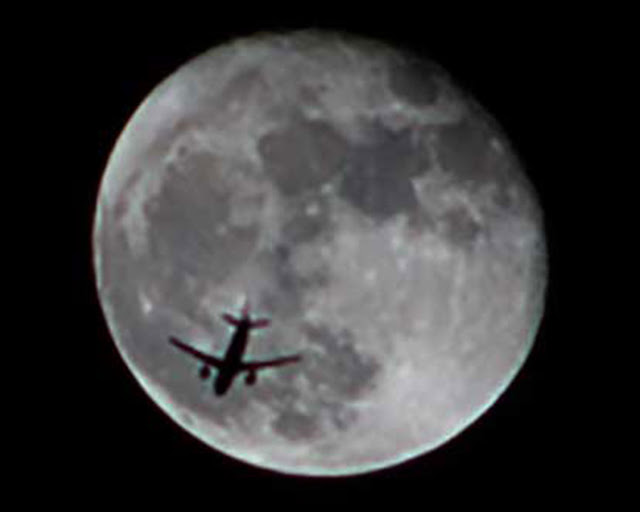 My lucky shot of plane transiting the moon (Oct. 29, 2015) is easier to do (Source: Palmia Observatory)