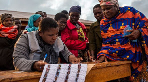 Malawi election: Voters weigh up choice in close race