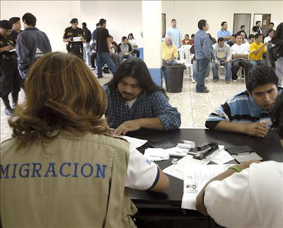 49.3 deportados al día de Estados Unidos a El Salvador en 2009