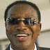 TSHIBALA EN PROCESSION VERS LA FIKIN AVEC UNE FOULE EN LIESSE