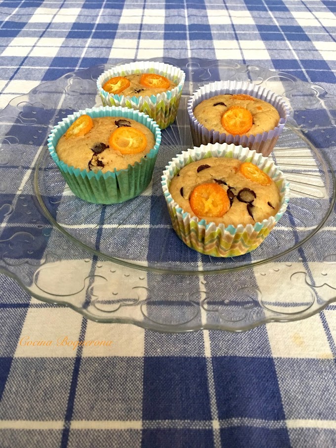 Magdalenas de arroz y kumquat con pepitas de chocolate