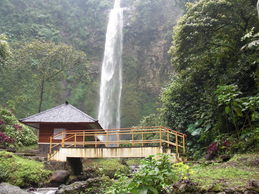 wisata religi dunia Curug Cimahi  Bandung  Jawa  Barat 