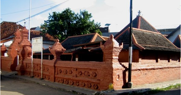 Masjid Merah Panjunan di Cirebon JDlines com