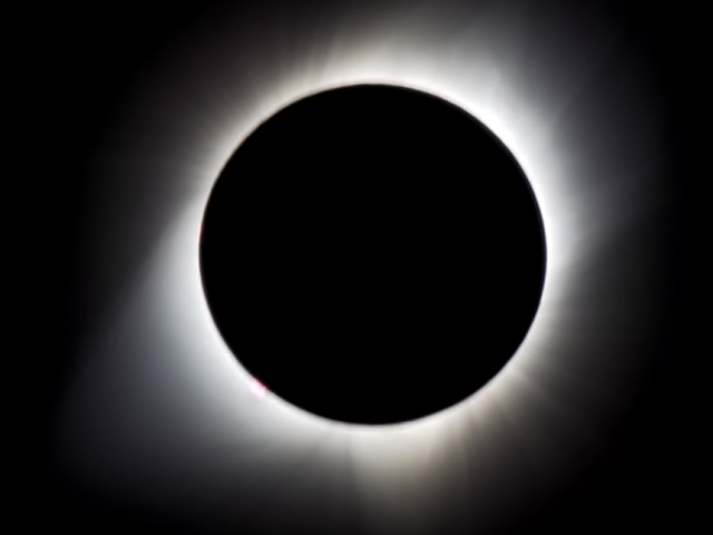 A foto mostra o  ápice do eclipse solar total em 8 de abril de 2024.