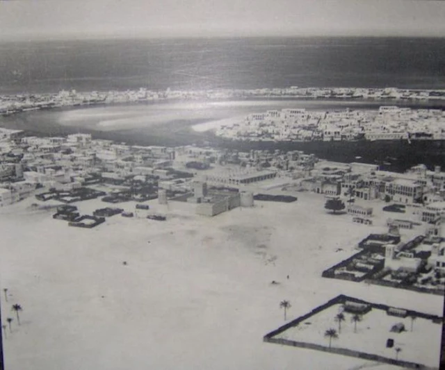 فيديو شاهد مدينة بنغازي عام 1950 ومقارنه بامارة امارات ودبي 1950