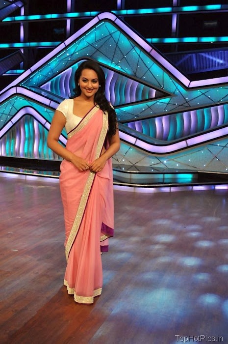 Sonakshi Sinha Hot Pics in Pink Saree 4