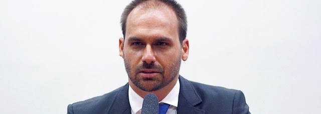 EDUARDO BOLSONARO HUMILHA BRASILEIROS NO EXTERIOR