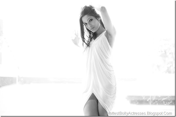 Freida-Pinto-Hot-Photoshoot-4