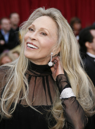 Faye Dunaway is a pretty big star for people of a certain age 