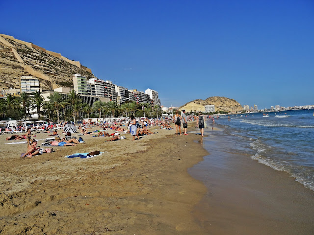 plaża w Alicante, piasek, morze jak wygląda?