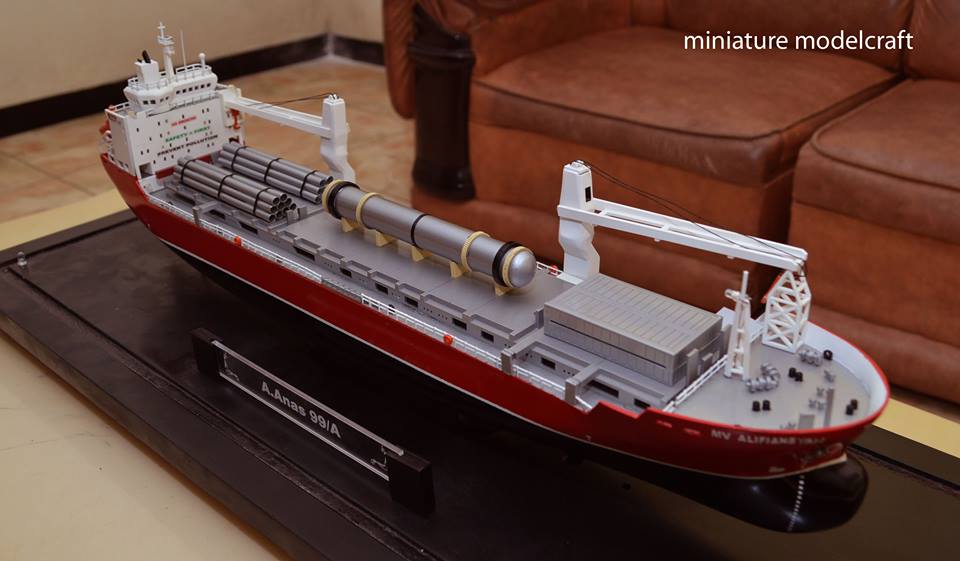 miniatur kapal barang cargo mv hhl congo