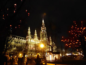 mairie de Vienne et marché de Noël