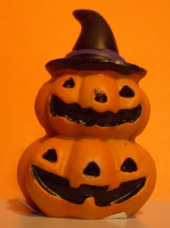 Stacked Jack O'Lanterns Wearing Witch's Hat Figurine