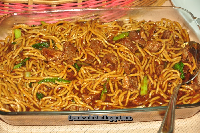 HITAM - HITAM SI TAMPUK MANGGIS: mee goreng basah