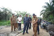 Jalan Viral Retak Seribu, Bupati Inhil HM Wardan Tinjau Pengerjaan Ruas Lahang Baru-Teluk Pinang