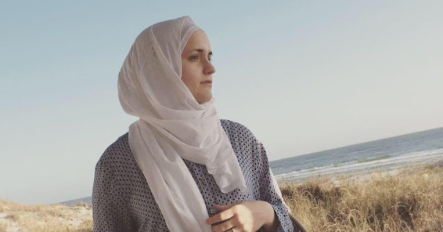 Granddaughter of A Pentecostal Preacher Converts to Islam