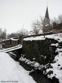 MAIZIERES (54) - Le village enneigé