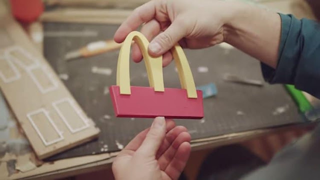 McDonald’s-abre-restaurante-en-miniatura-mchive-para-las-abejas