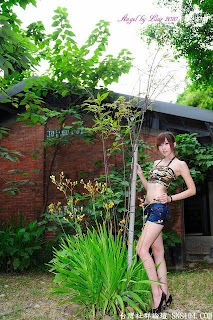 Shen Angel Taiwanese Model Short Jeans Sexy Body 3