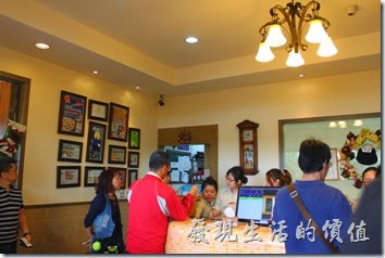 屏東心之和烘培屋銷售櫃台內的景象。